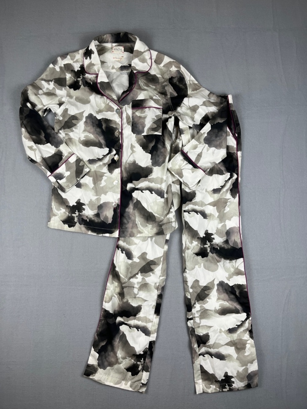 The Lazy Poet Emma Rocky Blossoms Cotton Pajama Set (NWOT)
Size: XS